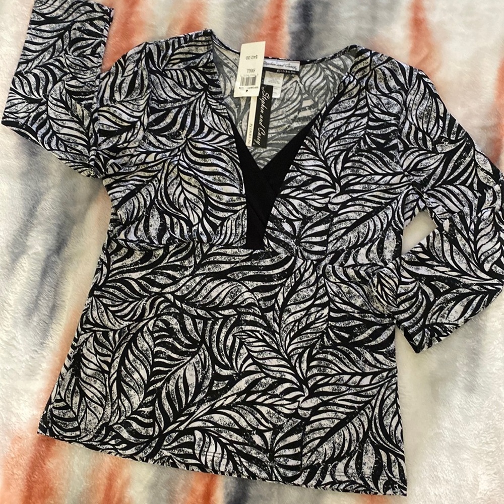 NWT Stephen and Casey blouse very cute, stretch size M